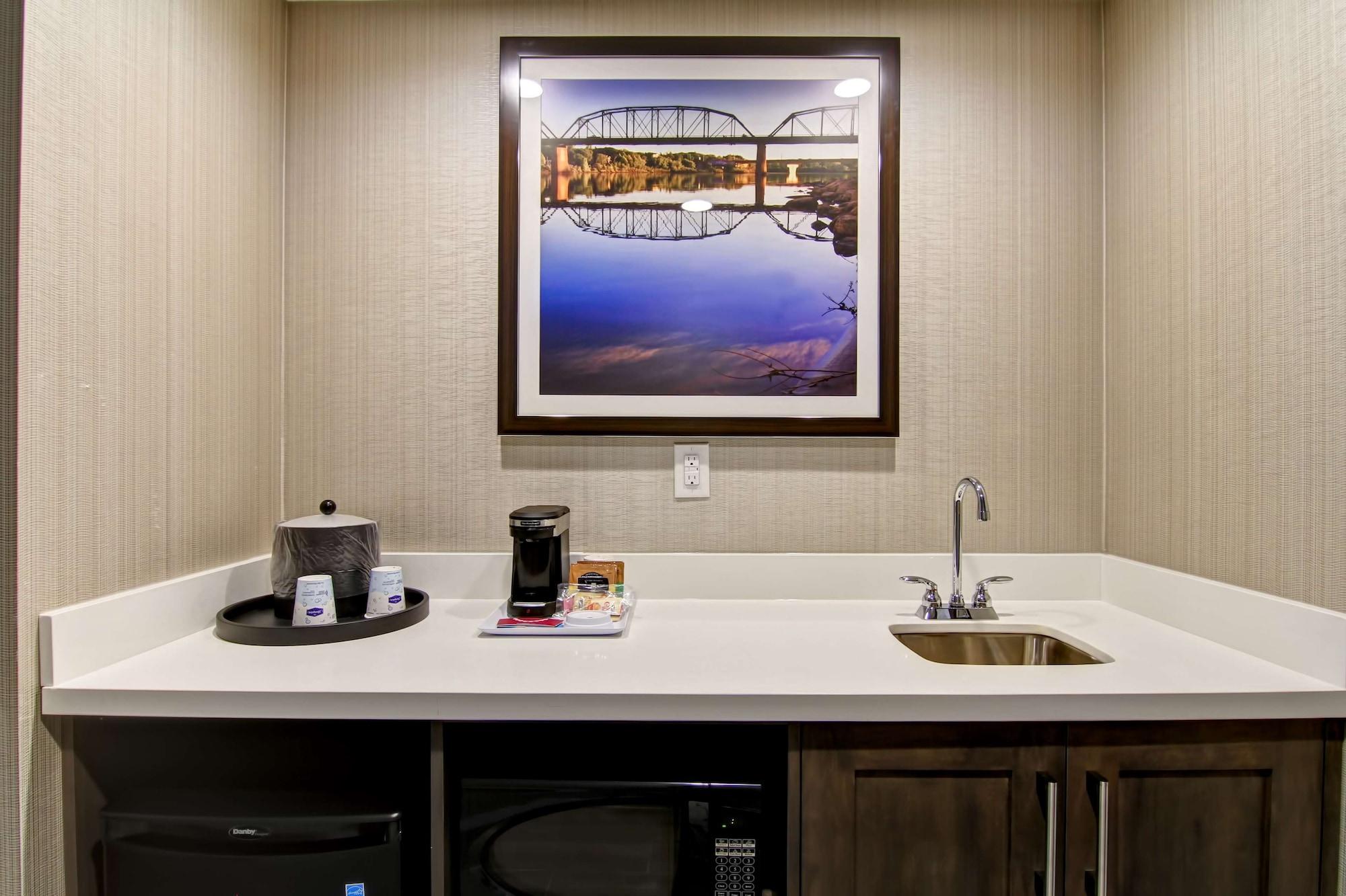 Hampton Inn & Suites By Hilton Saskatoon Airport Εξωτερικό φωτογραφία
